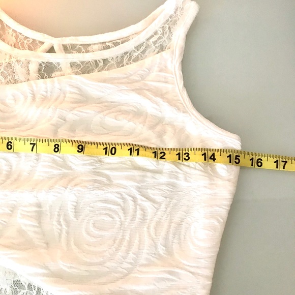 Dorothy USA Roses & Lace Dress - Picture 7 of 9